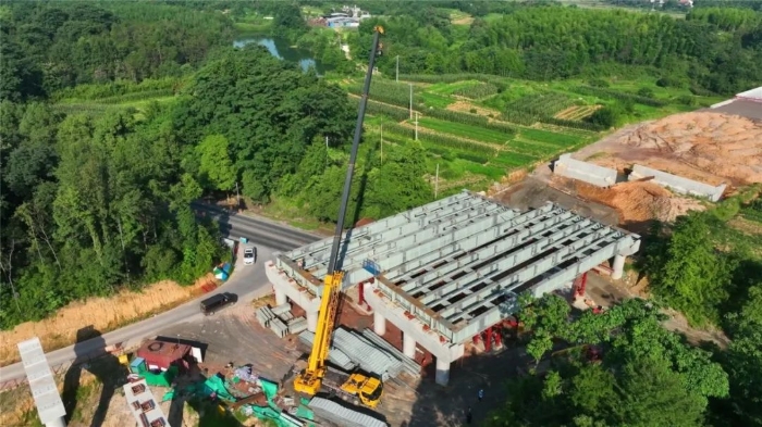 贯通鄂赣新动脉！徐工G2代50吨新能源起重机首吊！