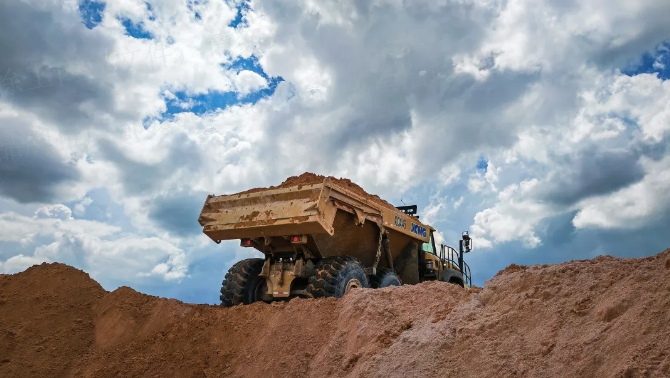 大展身手，徐工“矿山越野王”征战东南亚