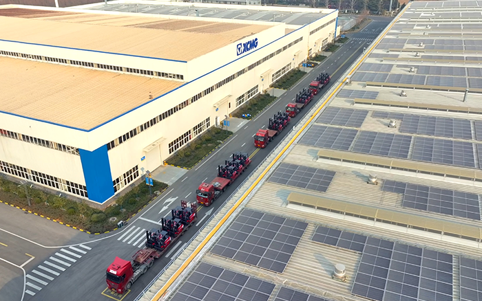 徐工“鲲鹏”叉车批量交付华东